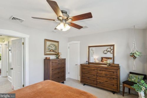 8 Clinton Ave, Camden NJ  08109-2007 exterior