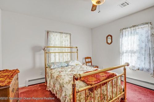 124 Woodland Dr, Bricktown NJ  08723-7433 exterior