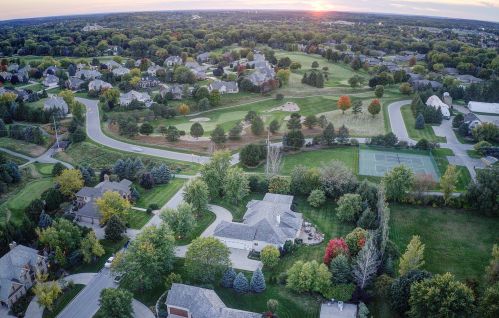 1410 Bristlecone Dr, Chenequa WI  53029-8653 exterior