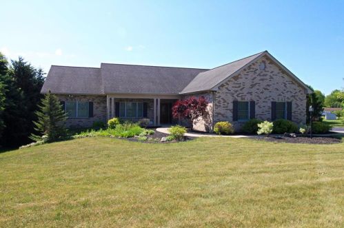4833 Spruce St, Schnecksville, PA 18078-2445