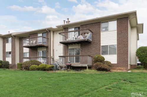 1301 Bradley Ct, Princeton NJ  08540-9547 exterior