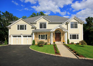 57 Overbrook Dr, Stamford, CT 06906-1016