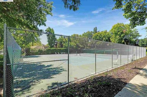 7426 Stonedale Dr, Pleasanton CA  94588-3737 exterior