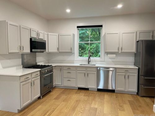 35 Porter St, Lakeville CT  06039-1214 exterior