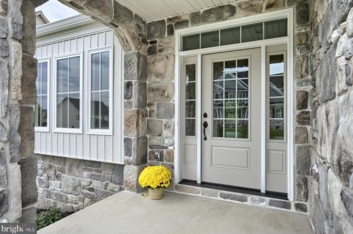555 Crooked Stick Dr, Navy Sup Dpt, PA 17050