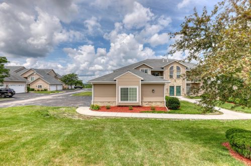 1030 River Place Blvd, Waukesha, WI 53189-7868