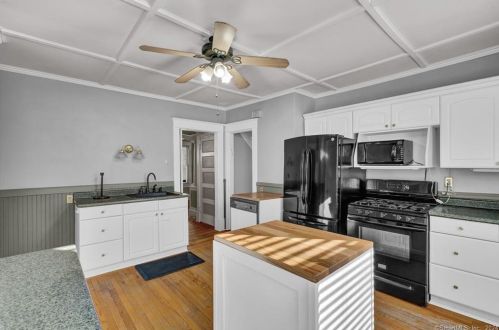 10 Goldberg Ave, Norwich CT  06360-4314 exterior