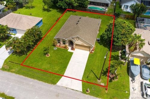 961 Browning Ave, Fort Pierce, FL 34983-3938