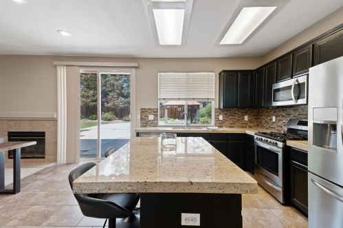 4533 Visions Dr, Turlock CA  95382-8332 exterior