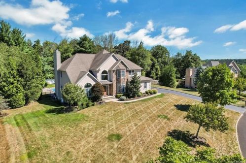 8 Fortune Way, Airmont, NY 10901-3834