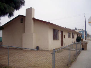 824 Kentucky St, Bakersfield, CA 93305-4444