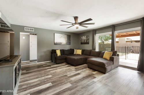 5525 Turquoise Ave, Glendale AZ 85302-1037 exterior