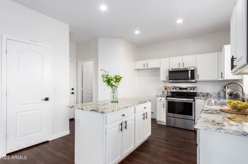 1342 Dunbar Dr, Phoenix AZ 85041-6151 exterior