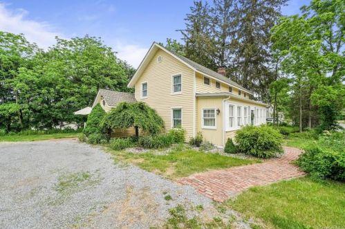 130 Osborne Hill Rd, Fishkill NY  12524-2515 exterior