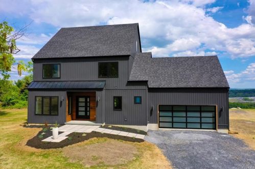 12 Rivercrest Ln, Marlborough, NY 12542-5428