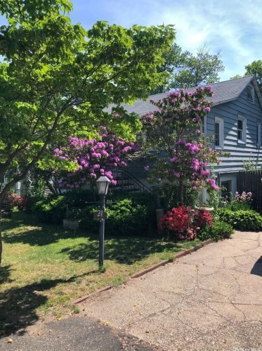 21 Islip Dr, Scotts Beach, NY 11789-1640