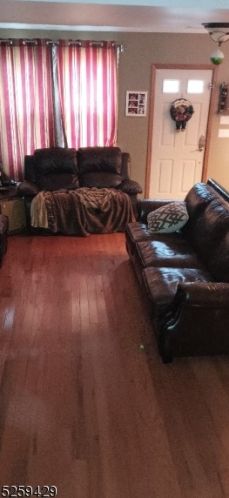 15 John St, West Milford Lakes NJ  07480-2138 exterior