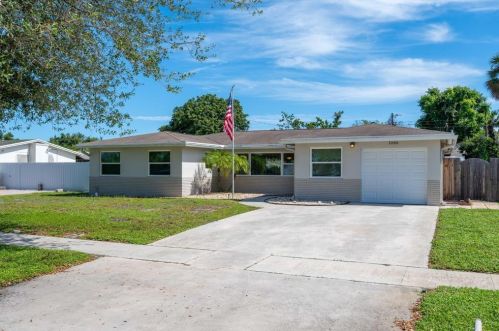 1080 Egremont Dr, West Palm Beach, FL 33406-5025