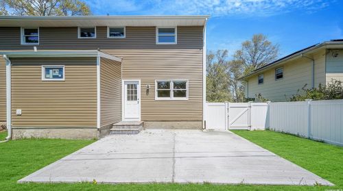 2092 Skipper Ct, North Bellmore NY  11710-3011 exterior