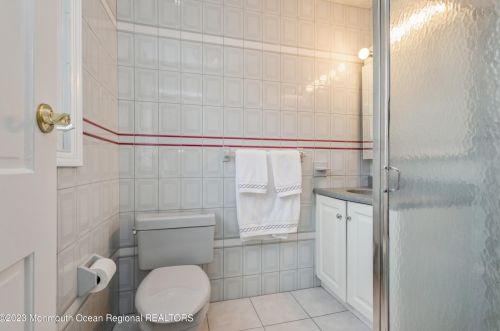 328 Main St, Middletown NJ  07748-5938 exterior