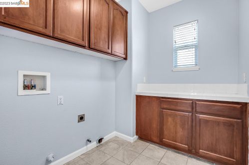 23 Elijah Ct, West Pittsburg CA  94565-2748 exterior