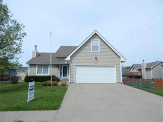 4406 Parkway Dr, Leavenworth, KS 66048-5558