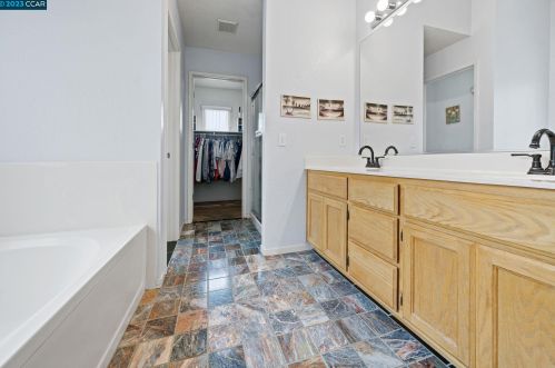 932 Anderson Cir, Woodland CA  95776-5100 exterior