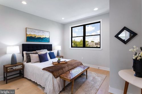 1733 Independence Ave, Washington DC  20003-1637 exterior