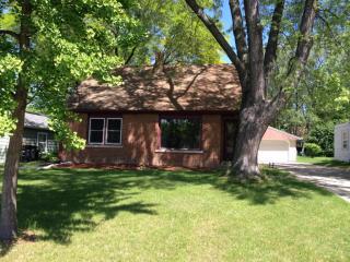 4232 Raymir Cir, Milwaukee, WI 53222-1140