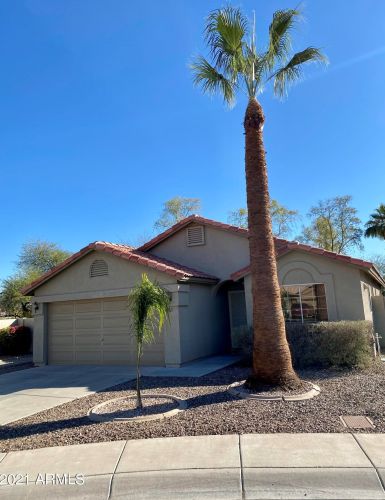 6761 74th Dr, Glendale, AZ 85303-3032