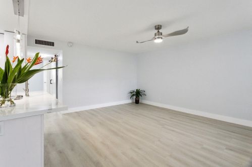 916 Flanders T, Delray Beach FL  33484-5354 exterior