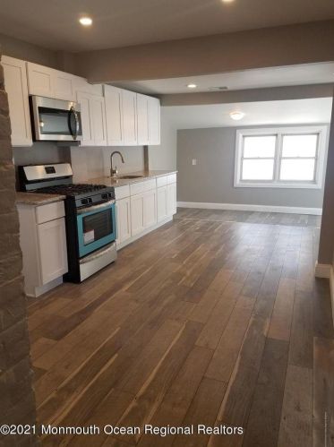 108 Hudson Ave, Middletown NJ  07748-5518 exterior