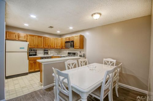 32 Wycoff Way, East Brunswick, NJ 08816-5628