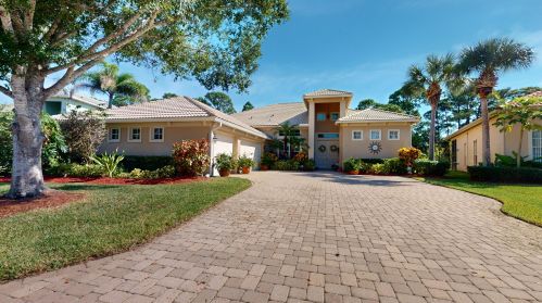 466 Dover Ct, Fort Pierce FL  34983-3414 exterior