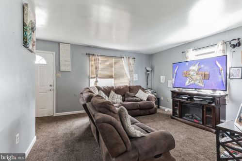 825 Poplar St, Pottstown, PA 19464-1809