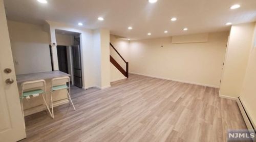 406 Northwood Way, Palisades Park NJ  07650-1922 exterior