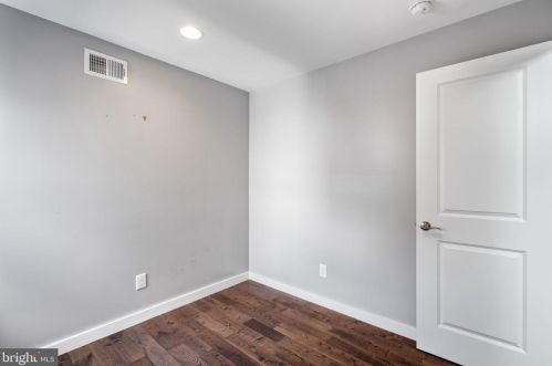 2037 Carpenter St, Philadelphia PA 19146-2418 exterior