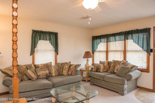 125 Hancock Ave, Pelican Island, NJ 08751-2024