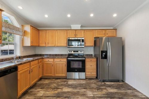 53 Hagop Rd, Salem NH 03079-3709 exterior