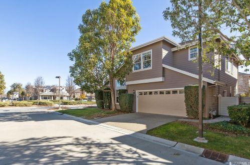 600 Landmark Ln, Redwood City CA  94065-2888 exterior