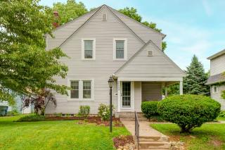 3068 Woodbine Pl, Columbus, OH 43202-1431