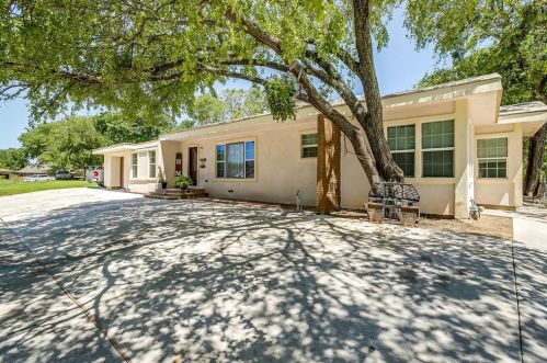 5005 Orien St, Fort Worth, TX 76117-3152
