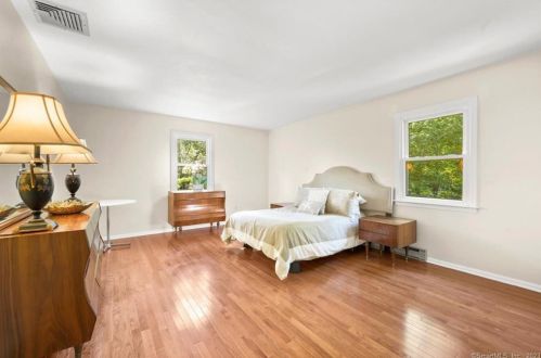 41 Cranbury Rd, Norwalk CT 06851-2649 exterior