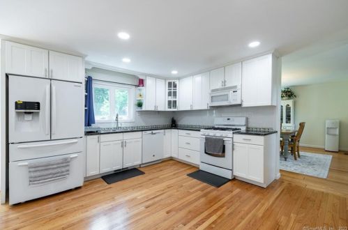 20 Del Prado Dr, Bristol CT  06010-2333 exterior