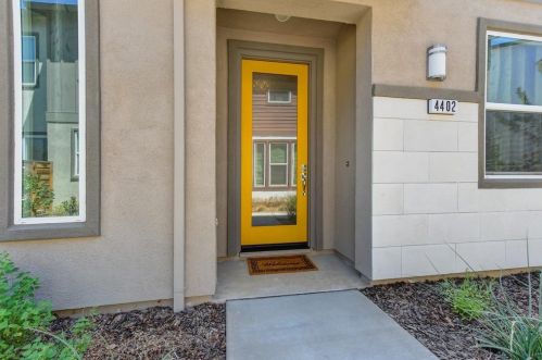 4402 Ocean Ln, Elk Grove, CA 95757