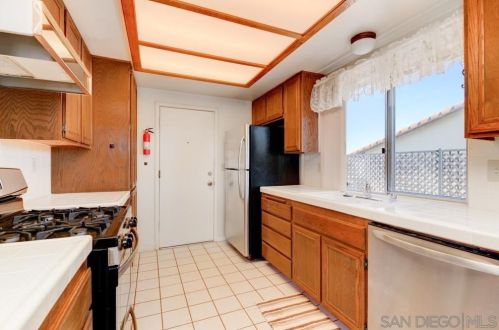 711 Honeydew Ln, Vista CA  92084-3115 exterior