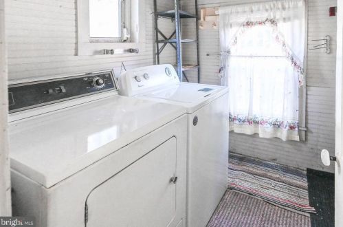 409 4th St, Laurel DE  19956-1505 exterior