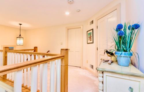 1 Hampton Ct, Mashpee MA 02649-2294 exterior