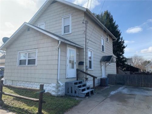 214 1st Dr, New Philadelphia, OH 44663-2804