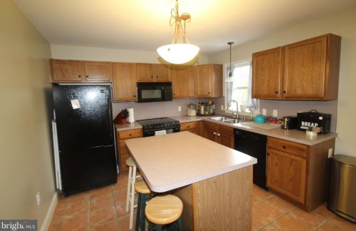 834 Knl Dr, Mount Joy PA  17552-9410 exterior